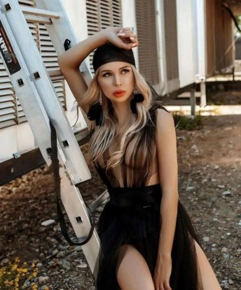 Страсть и чувственность - мои главные козыри. В моих объятьях ты почувствуешь истинное блаженство. Я сделаю все, чтобы ты получил удовольствие на все 💯. Мои услуги включают классический и эротический массаж, оральный и классический секс, ролевые игры и многое другое. Мои фото 100% реальные, ты можешь убедиться в этом сам. Опытные мужчины говорят, что я - настоящая мастерица в постели. Жду тебя в Москве для незабываемых встреч! 💋 8097, 27 лет